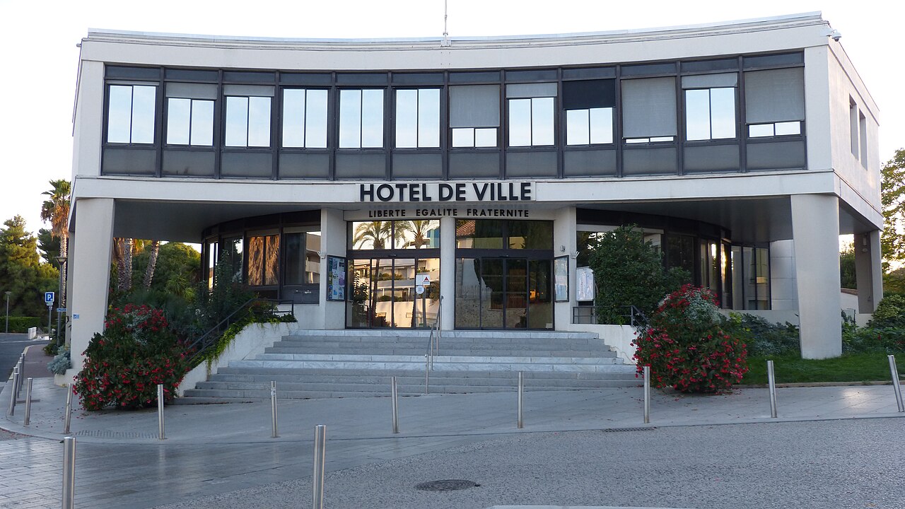 Façade de l’hôtel de ville de Castelnau-le-Lez