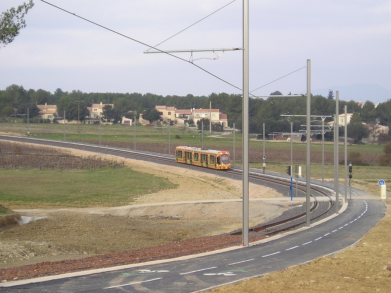 Rame de la ligne 2 du tramway au Mas de Caylus à Castelnau-le-Lez