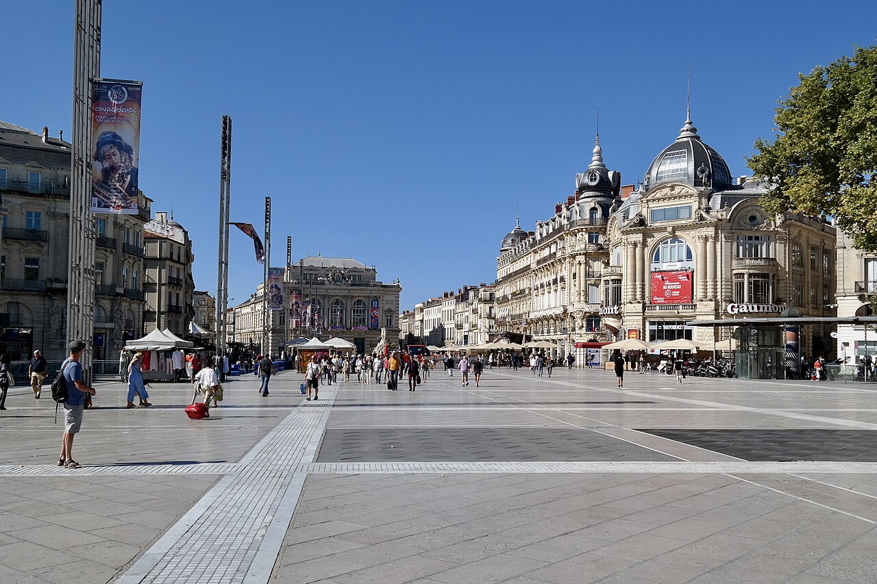 La place de la Com&eacute;die dans le centre de Montpellier